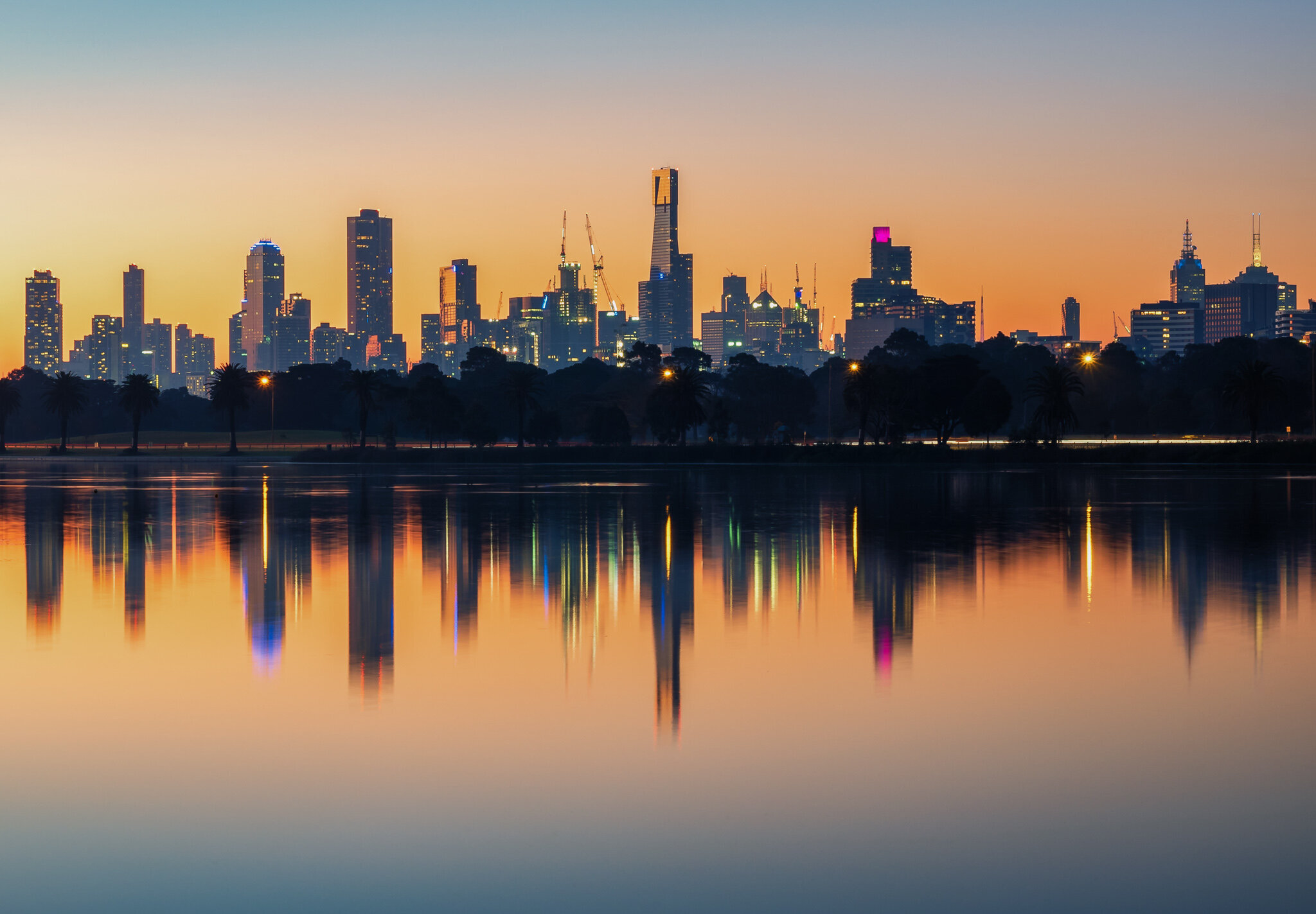 Melbourne cityscape with restaurants